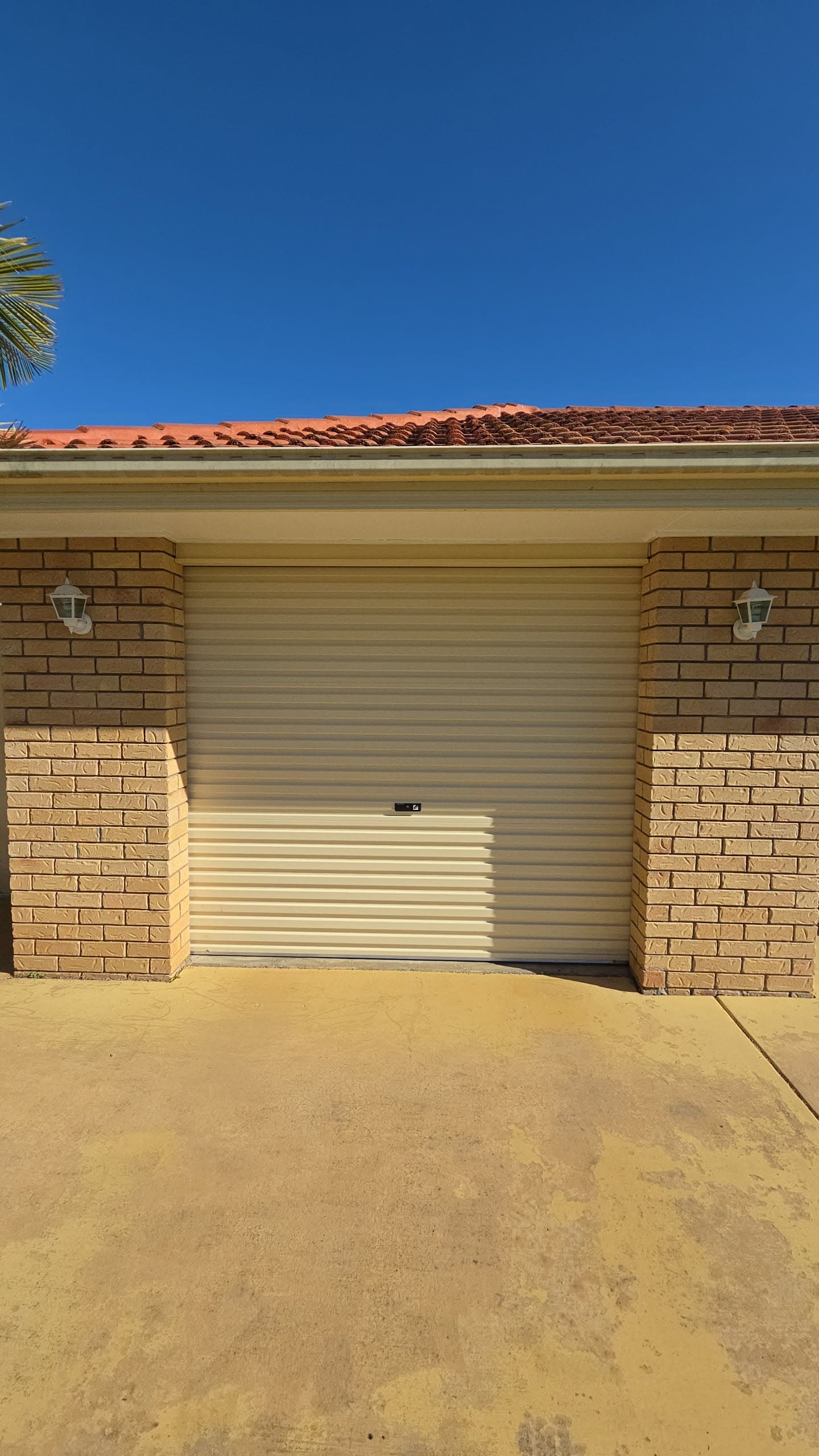 Roller garage door